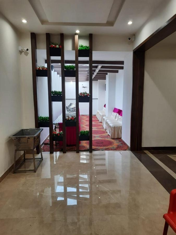 De Manora Homes - Unpretentious Hotel With A Garden , Posh Area Ranjit Avenue Amritsar Exterior foto