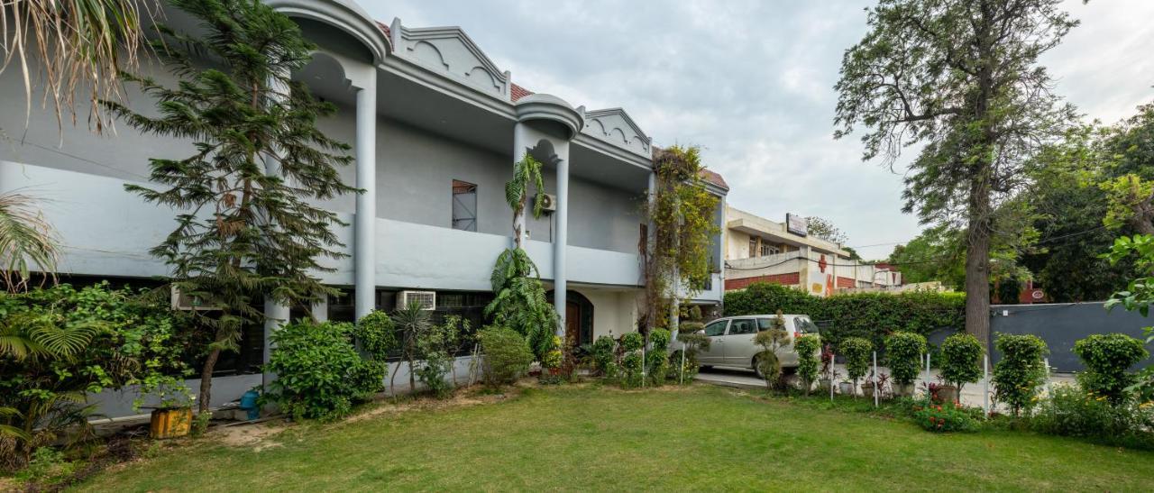 De Manora Homes - Unpretentious Hotel With A Garden , Posh Area Ranjit Avenue Amritsar Exterior foto