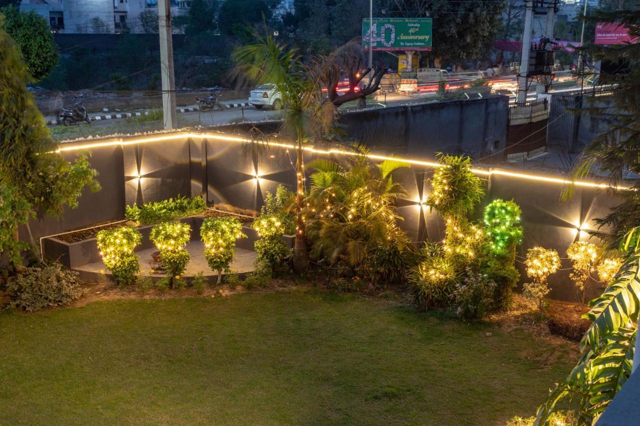 De Manora Homes - Unpretentious Hotel With A Garden , Posh Area Ranjit Avenue Amritsar Exterior foto