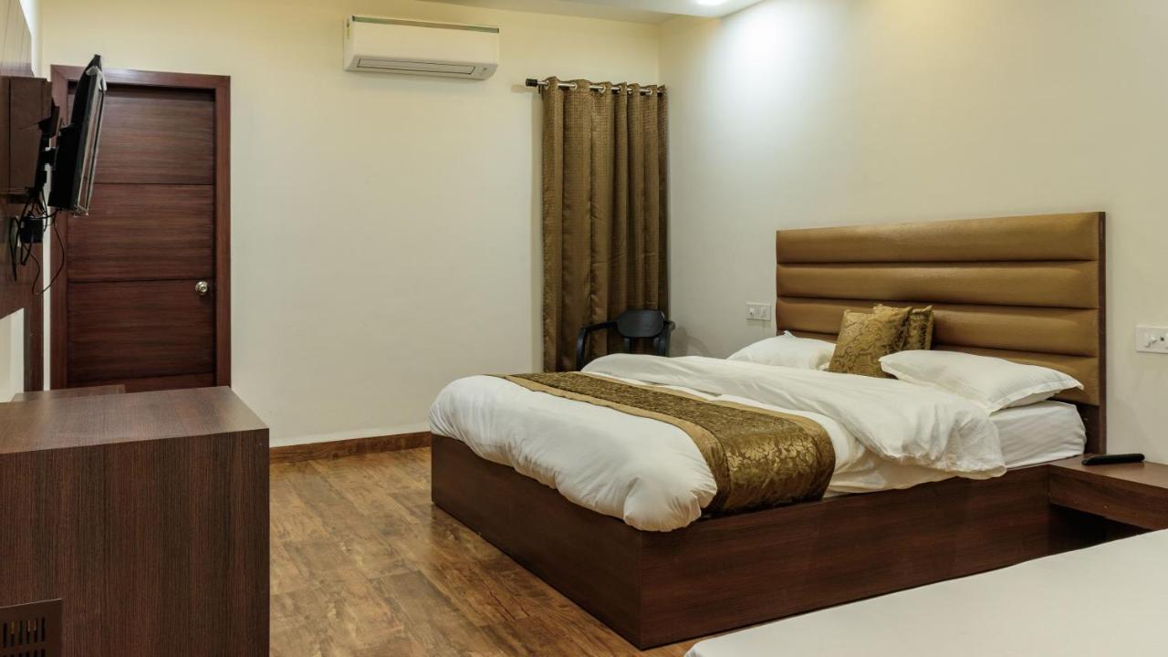 De Manora Homes - Unpretentious Hotel With A Garden , Posh Area Ranjit Avenue Amritsar Cameră foto